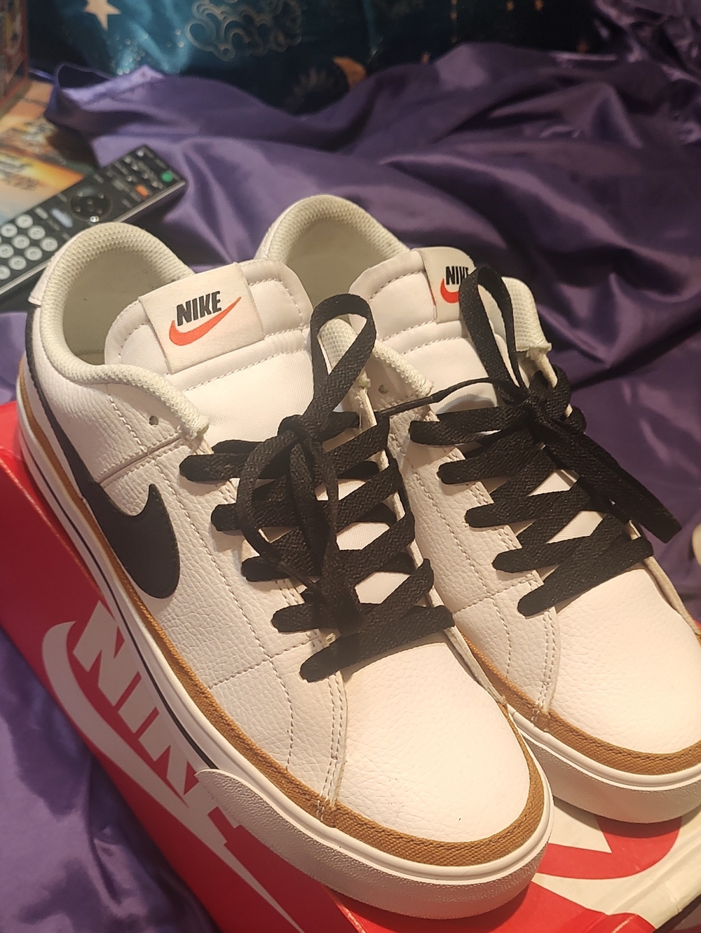 Nike Men’s White Sneakers with Black Swoosh and Brown Trim